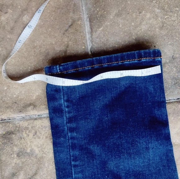 Hollister Dark Wash Size 3 short - Picture 5 of 8